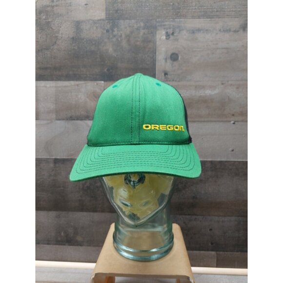 University Of Oregon Ducks Green W/Yellow Logo Black Mesh Trucker Snapback Hat - Picture 1 of 8